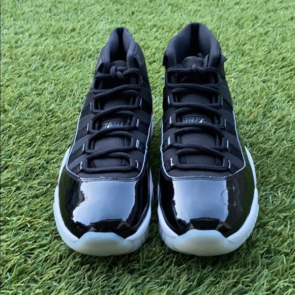 Air Jordan 11 Retro - Picture 2 of 5